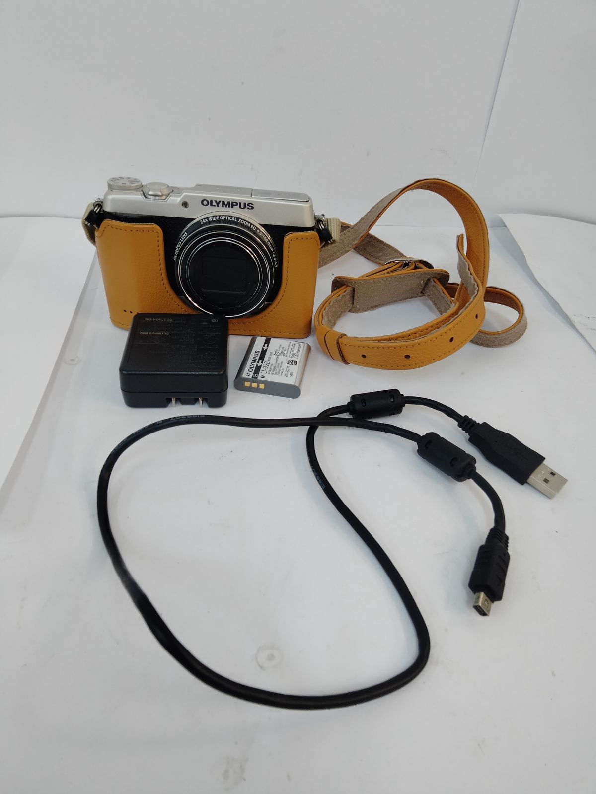 OLYMPUS STYLUS SH-2 コンパクトデジタルカメラ シルバー 黒 充電 