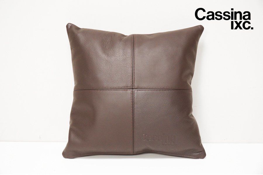 Cassina IXC カッシーナ・イクスシー 本革フェザークッション　茶色 Cassina ixc. カッシーナイクスシー 45×45cm フェザークッション