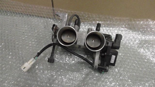ニンジャ Ninja 250 ABS EX250L-013xxx の スロットルボディ