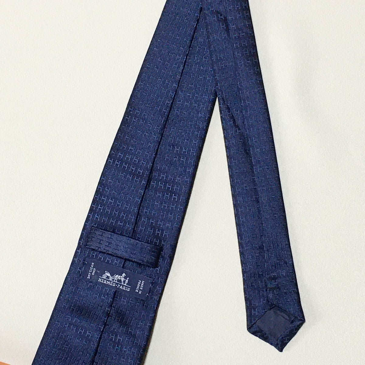 美品 エルメス HERMES ネクタイ シルク100% フランス製 ネイビー 【H柄】 252-104