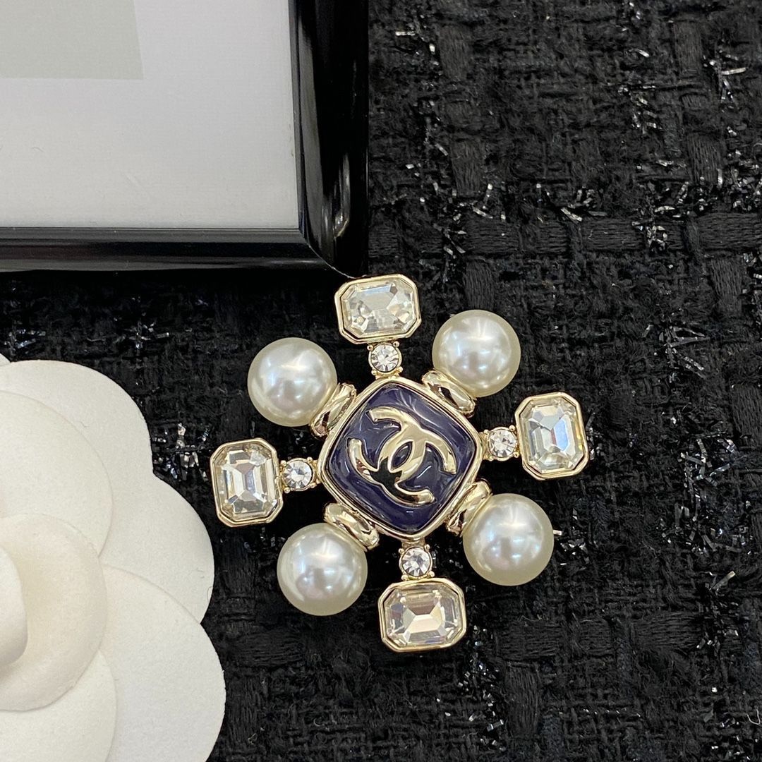 今日特価】CHANEL シャネル 22 年 高級ハンドメイド ブローチ