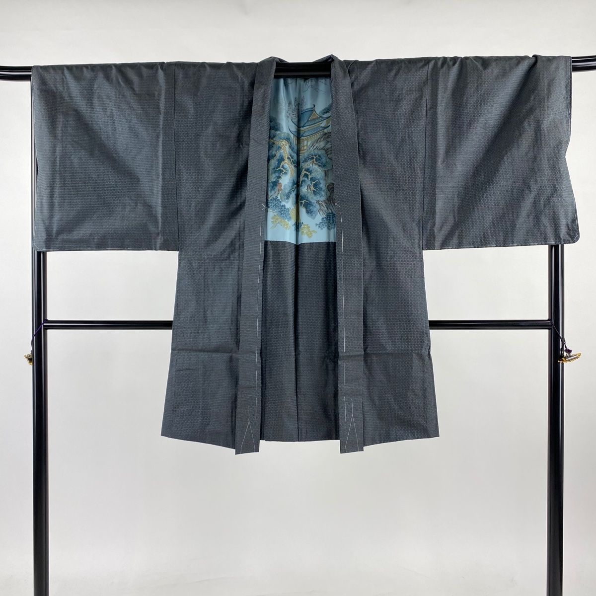 バイセル 着物 名品 男性着物 大島紬 深緑 証紙有 縞 幾何学 絣 アンサンブル 正絹 144cm Mサイズ☆☆☆☆ バイセル□ 着物 即決 名品 大島紬 深緑 草木色泥染 証紙有 正絹 袷 身丈