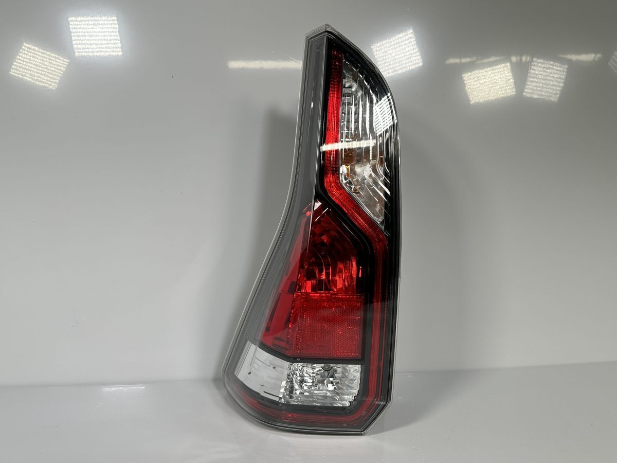 美品】日産 C27 セレナ 前期 純正 左テールランプ 2025年最新