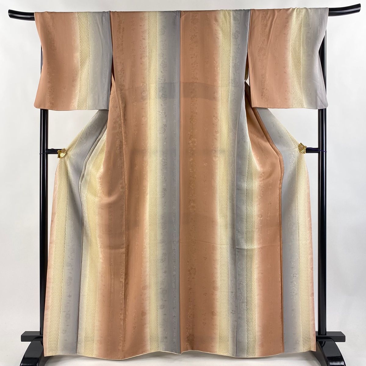 小紋 身丈166cm 裄丈69cm L 袷 地紋 縦ぼかし柄 刺繍 サーモンピンク 正絹