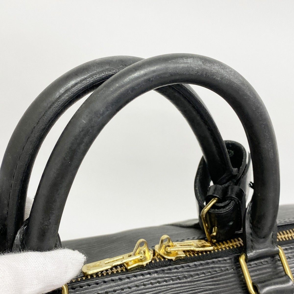 専用オーストリッチ JRAタグ付き ショルダーバッグ 黒 パスケース 新品未使用 オーストリッチ JRAタグ付き ショルダーバッグ 黒