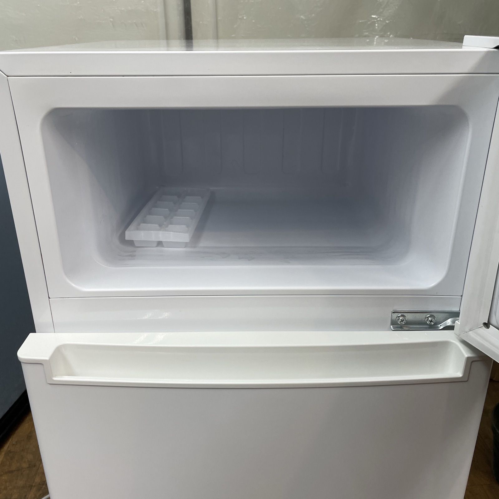 R711 ☀️ 名古屋市近郊配送設置無料！ Haier 冷蔵庫 (85L) 2ドア 18年製 JR-N85B ⭐ 動作確認済 ⭐ クリーニング済 -  メルカリ