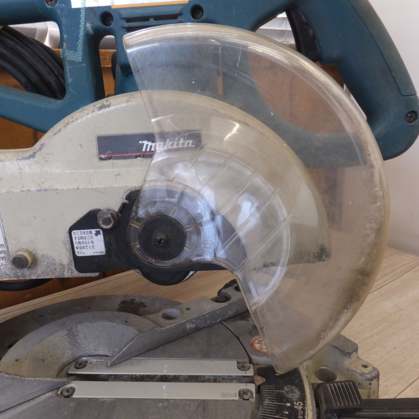 安い！かわいい！ マキタ makita 8型卓上マルノコ LS0830 210～216mm 100V 11A 50-60Hz 1050W 4000 min 木工用 超硬丸ノコ 半額多数！