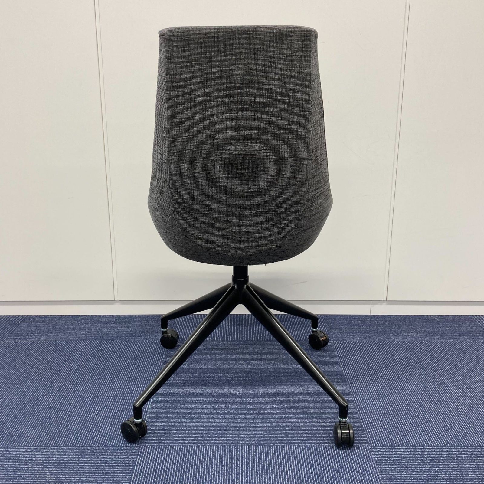 【中古 S(美品)】EMA(エマ) ミーティングチェア / グレー系 中古 S(美品)】EMA(エマ) ミーティングチェア / グレー系