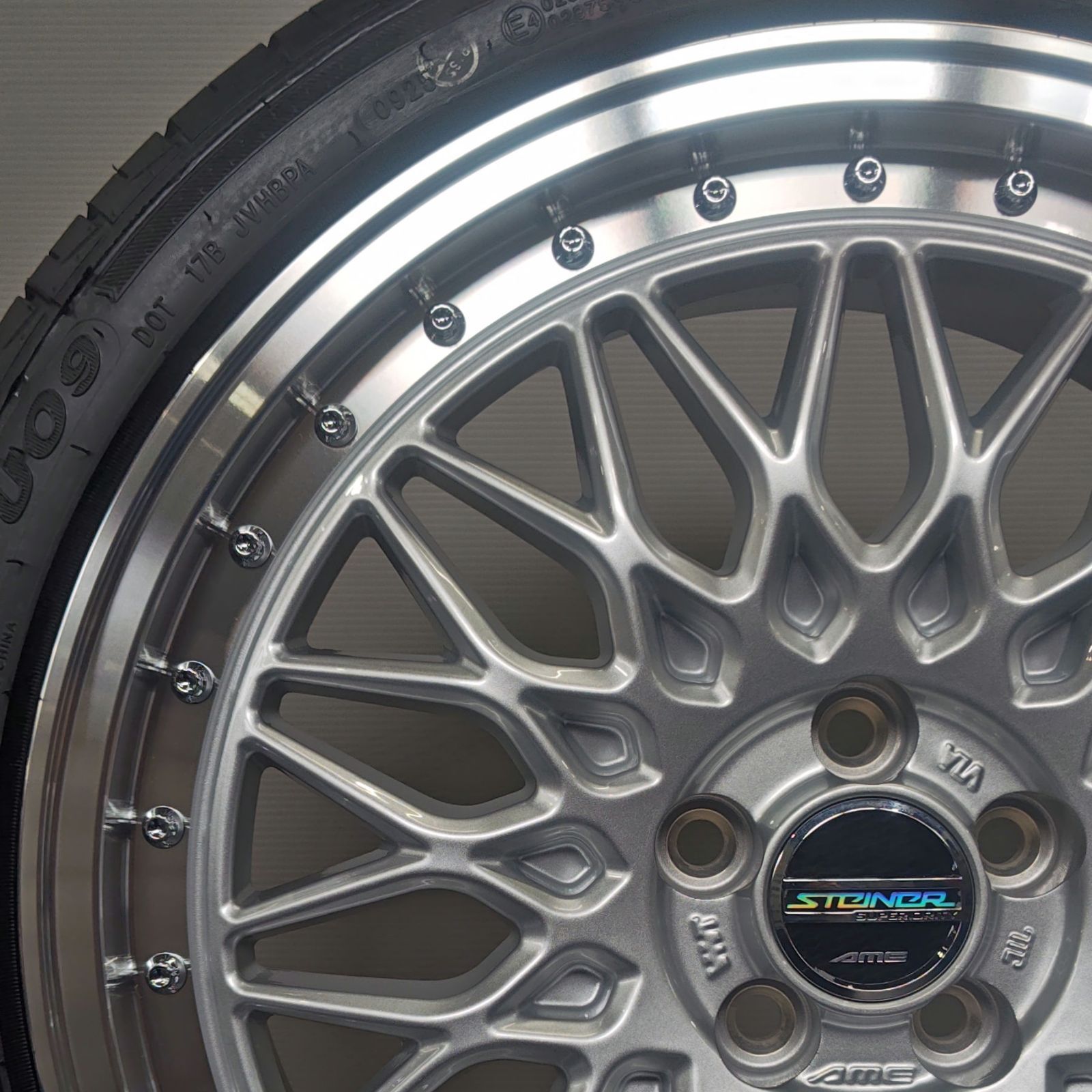 30プリウス 50プリウス用 18インチタイヤセット シルバーメッシュ