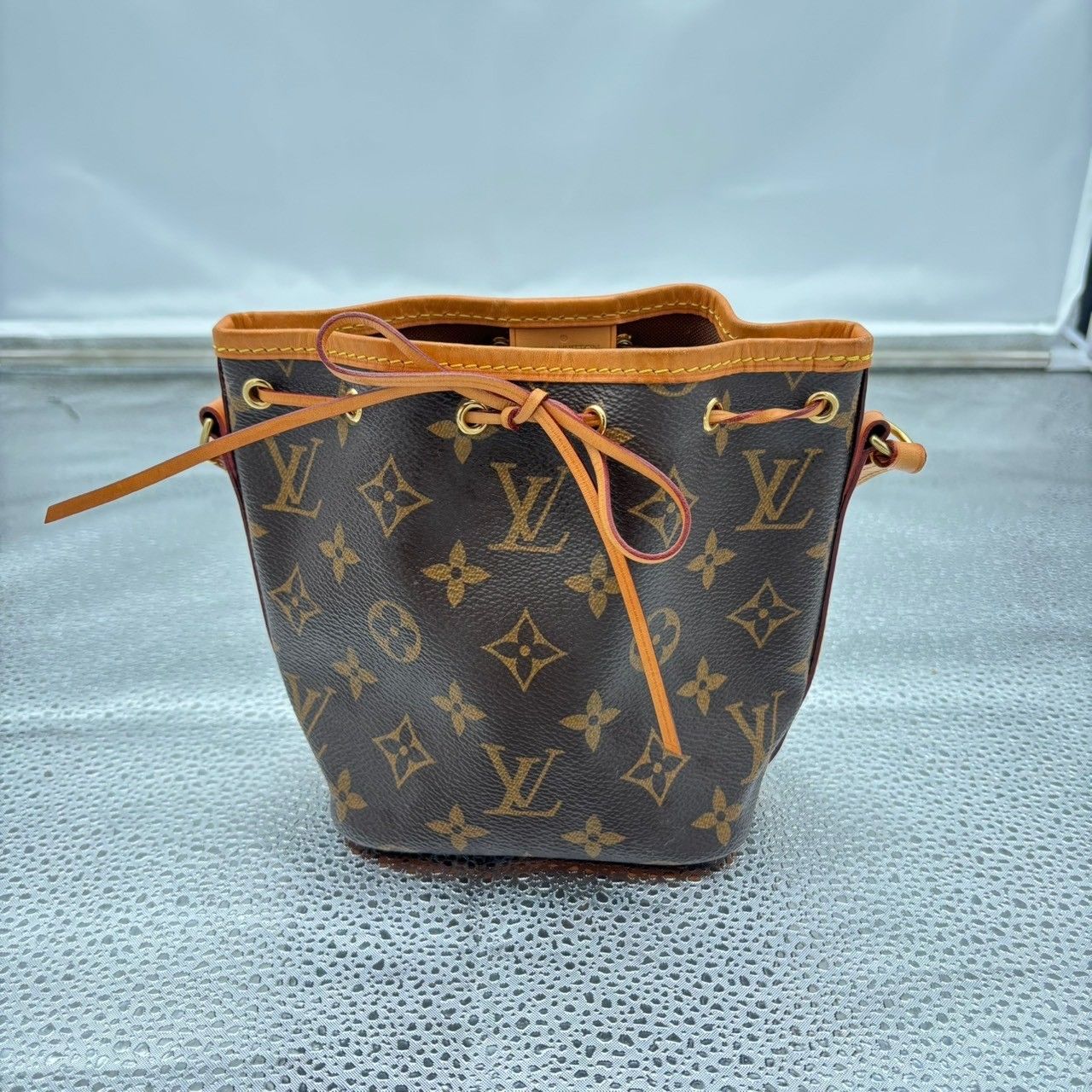 新作★Louis Vuitton★LV ナノ・ノエ ミニバッグ 希少♪滅多に出会えない】LV ☆ナノノエ ミニバッグ (Louis
