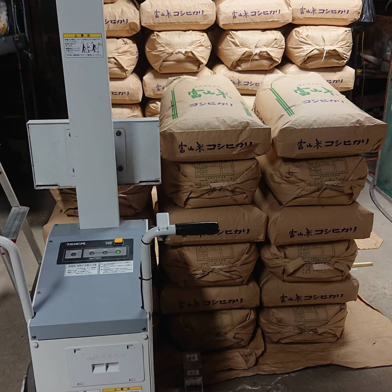 食品/飲料/酒☆お値下げ☆R4年富山県産コシヒカリ玄米30kg 関東、東海