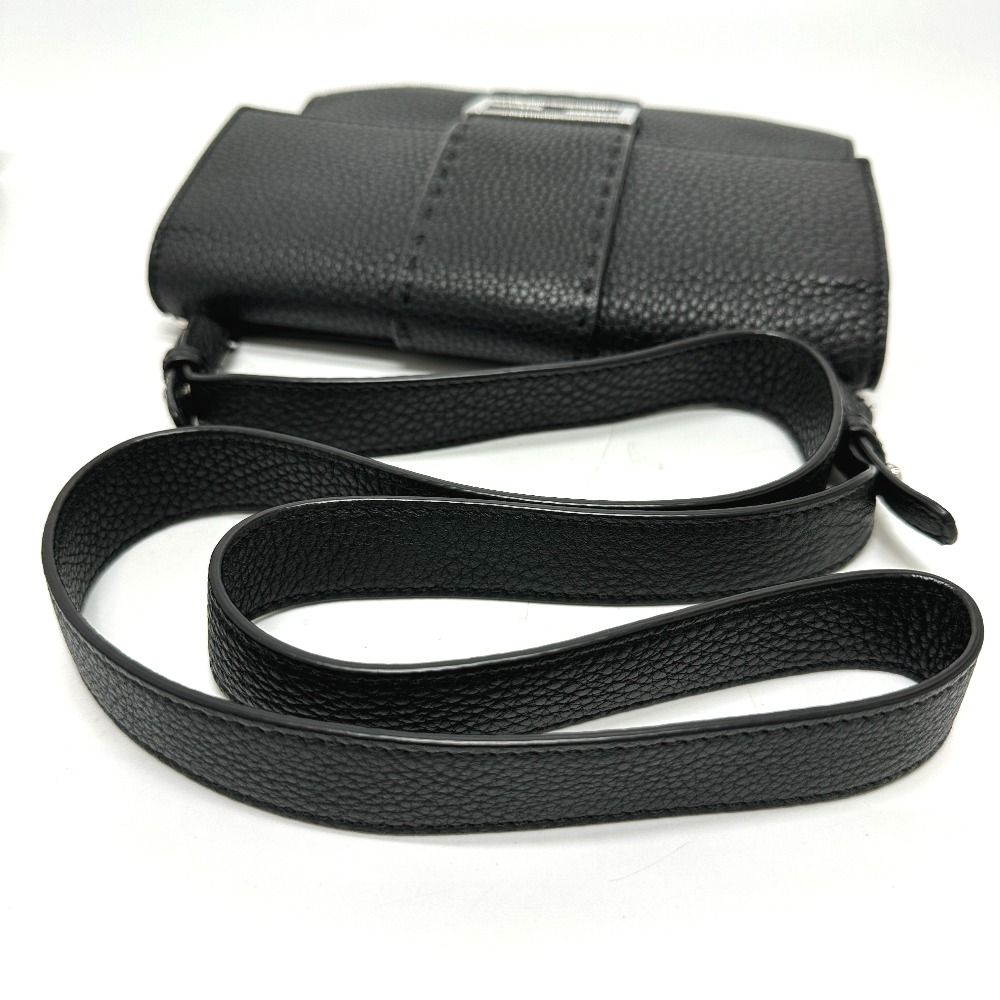 Fendi ヘビ皮 フラップショルダーバッグ Fendi ヘビ皮 フラップショルダーバッグ