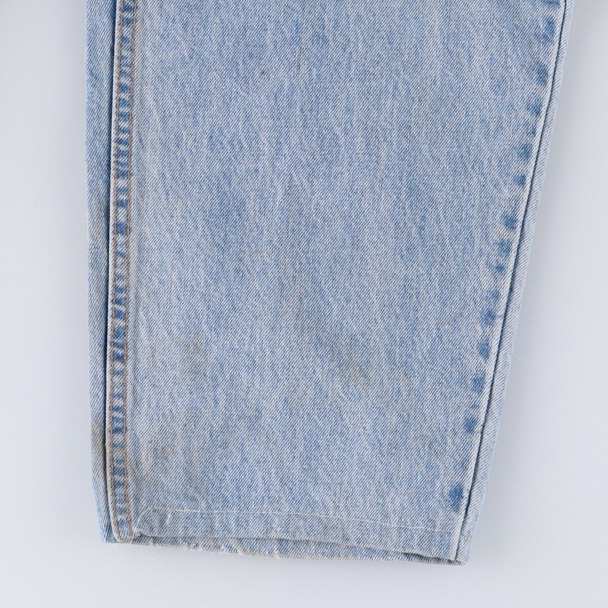 テーパードデニムパンツ