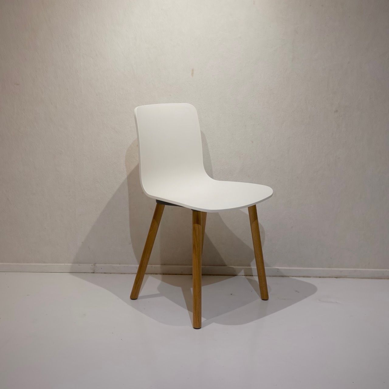 Vitra ヴィトラ HAL Wood ハルウッド ダイニングチェア 椅子 チェア プラスチックシェル オーク脚 北欧 モダン ナチュラル