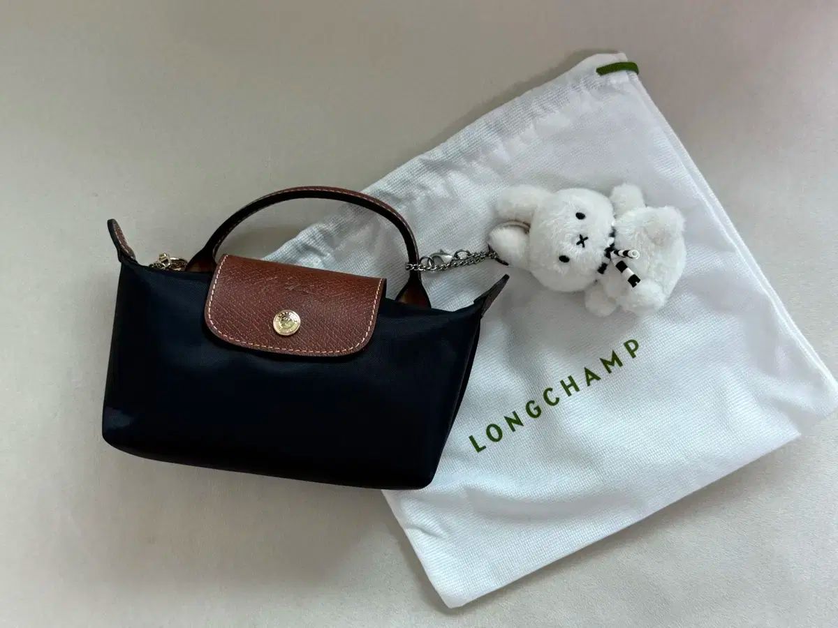 Longchamp ロンシャン または ル プリアージュ オリジナル ハンドル ポーチ ブラック