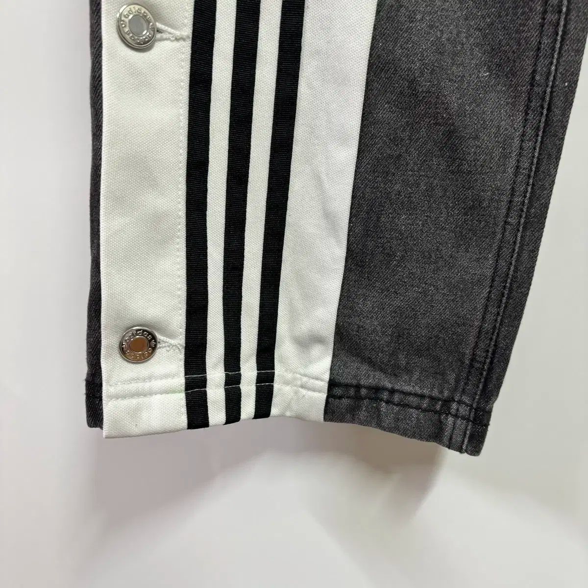 新品L⭐️adidasアディブレイク デニム2-IN-1 トラックトップ ホワイト 新品L⭐️adidasアディブレイク デニム2-IN-1 トラックトップ ホワイト