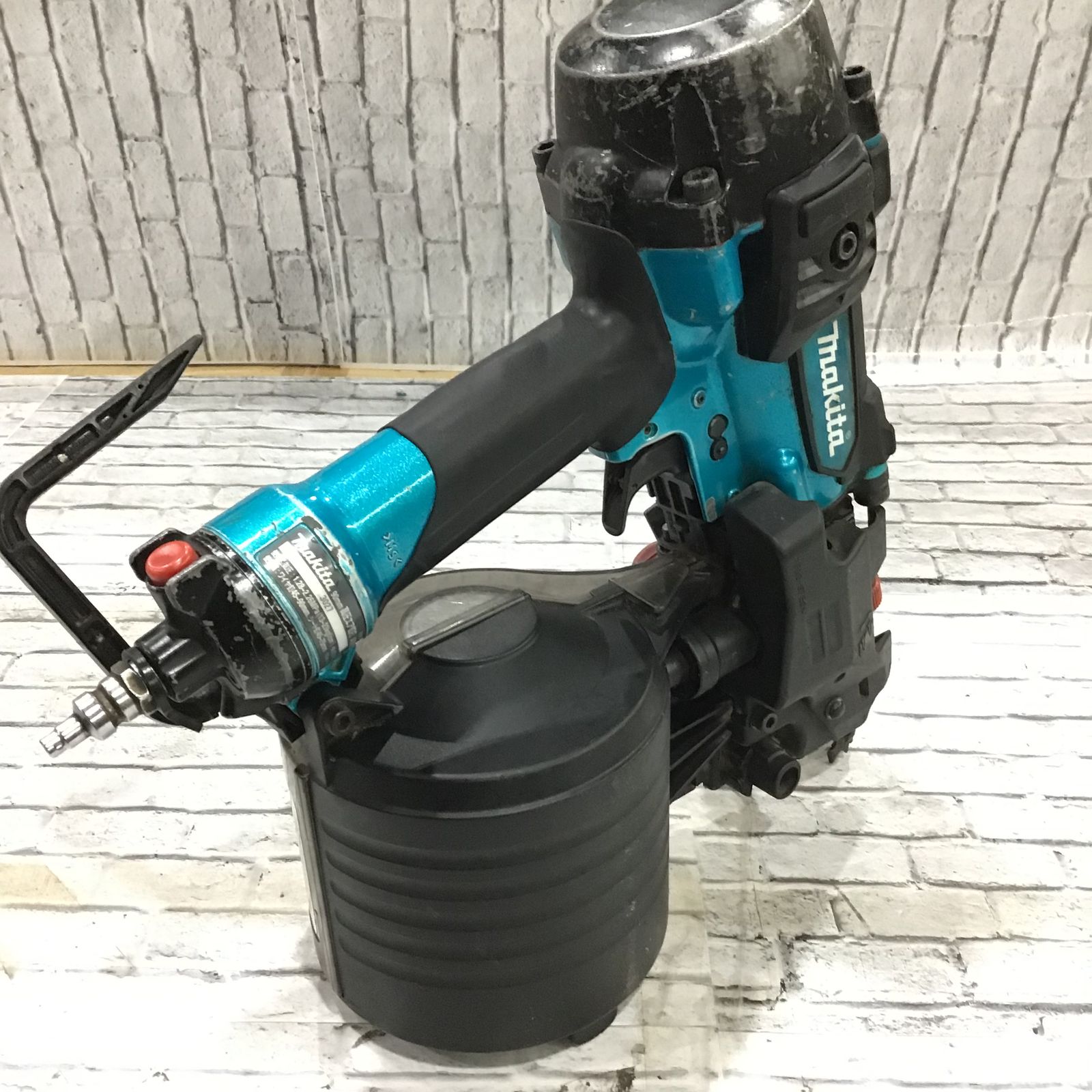 ☆マキタ(makita) 高圧エア釘打ち機 AN933HM【川口店】 - メルカリ 