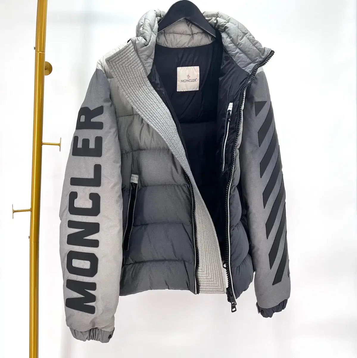 2 サイズ MONCLER(モンクレール) X Off-White(オフホワイト) コラボ