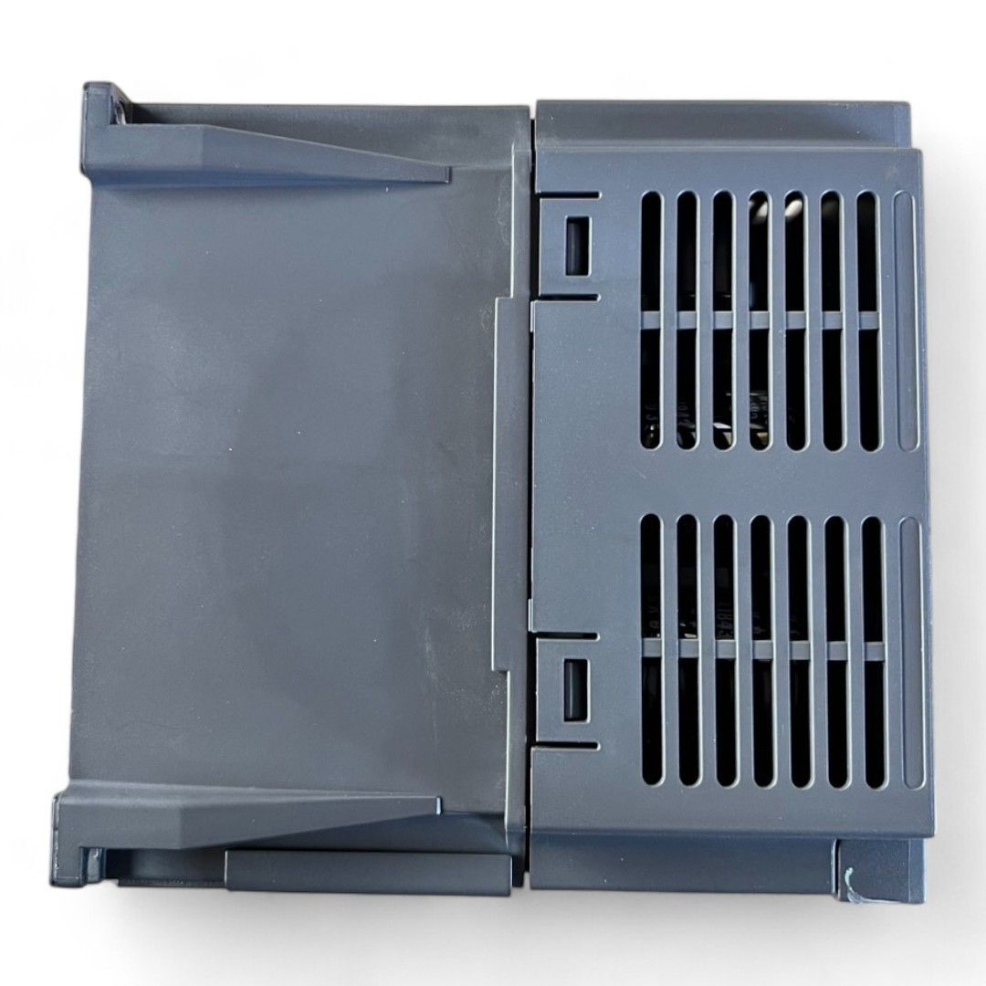  FR-D 720-3.7 K 三相200 Vインバーター 三菱電機 no.2 電設資材 材料 資材