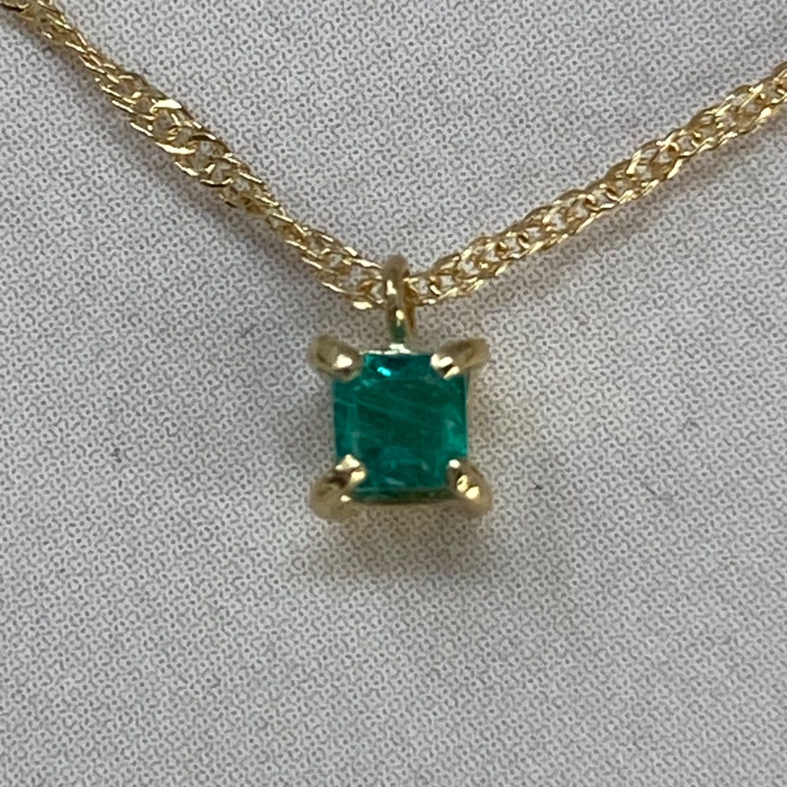 コロンビア産 天然エメラルド 0.13ct K18YG ペンダント