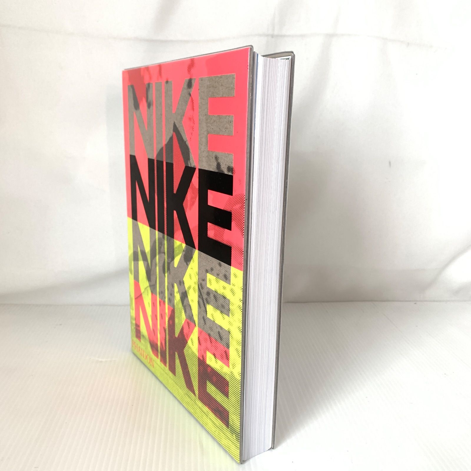 中古美品】 PHAIDON NIKE: BETTER IS TEMPORARY BOOK M71016-13 - メルカリ