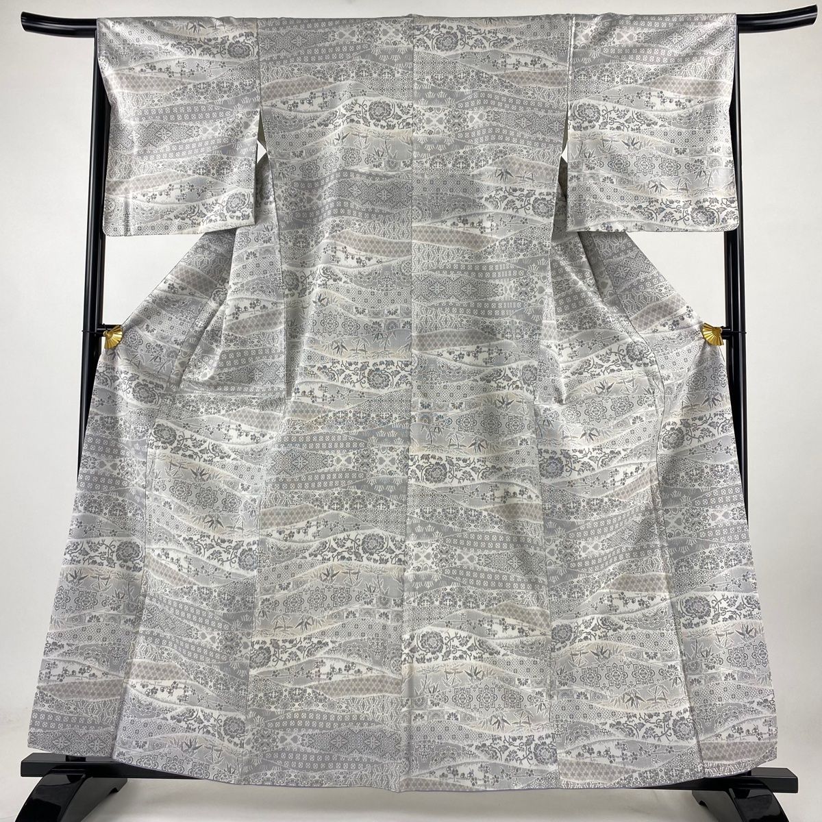 紬 身丈162cm 裄丈65cm M 袷 草花 有職文様 灰白 正絹 美品 名品 【】