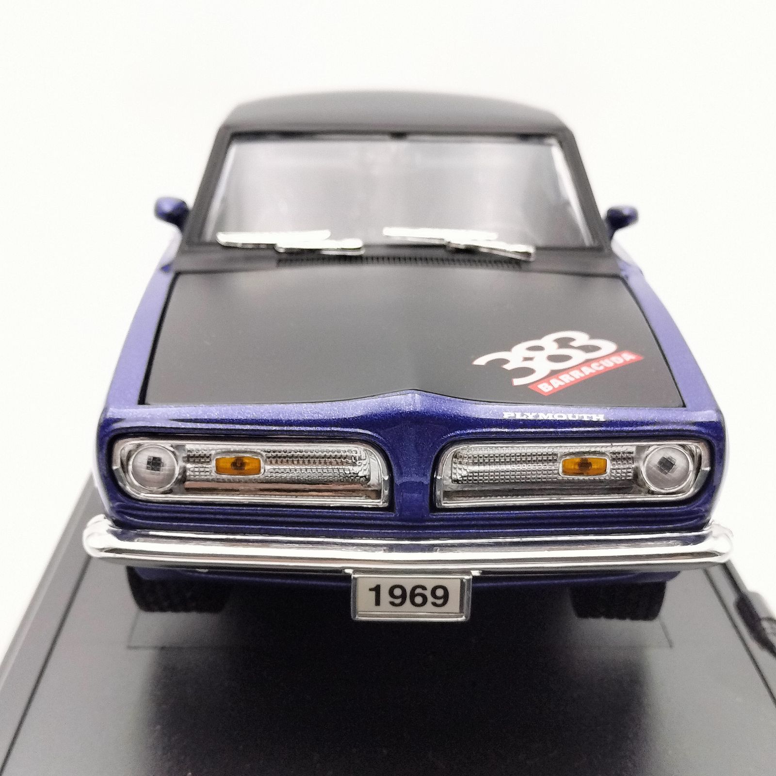 Yat Ming】ロードシグネチャー1969 プリムス・バラクーダ 383 1/18