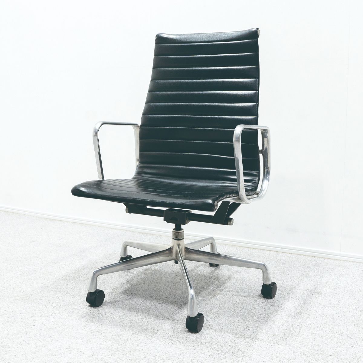 中古品】Herman Miller ハーマンミラー Eames Aluminum Group