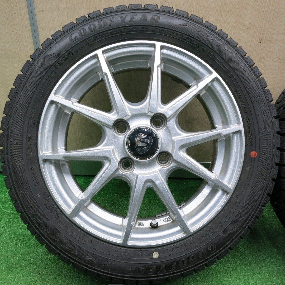 超バリ溝 22年 キレイ 9.5分以上 スタッドレス 155 65R14 グッドイヤー アイスナビ8 STRANGER ストレンジャー 14インチ PCD100 4H 4120901TNス