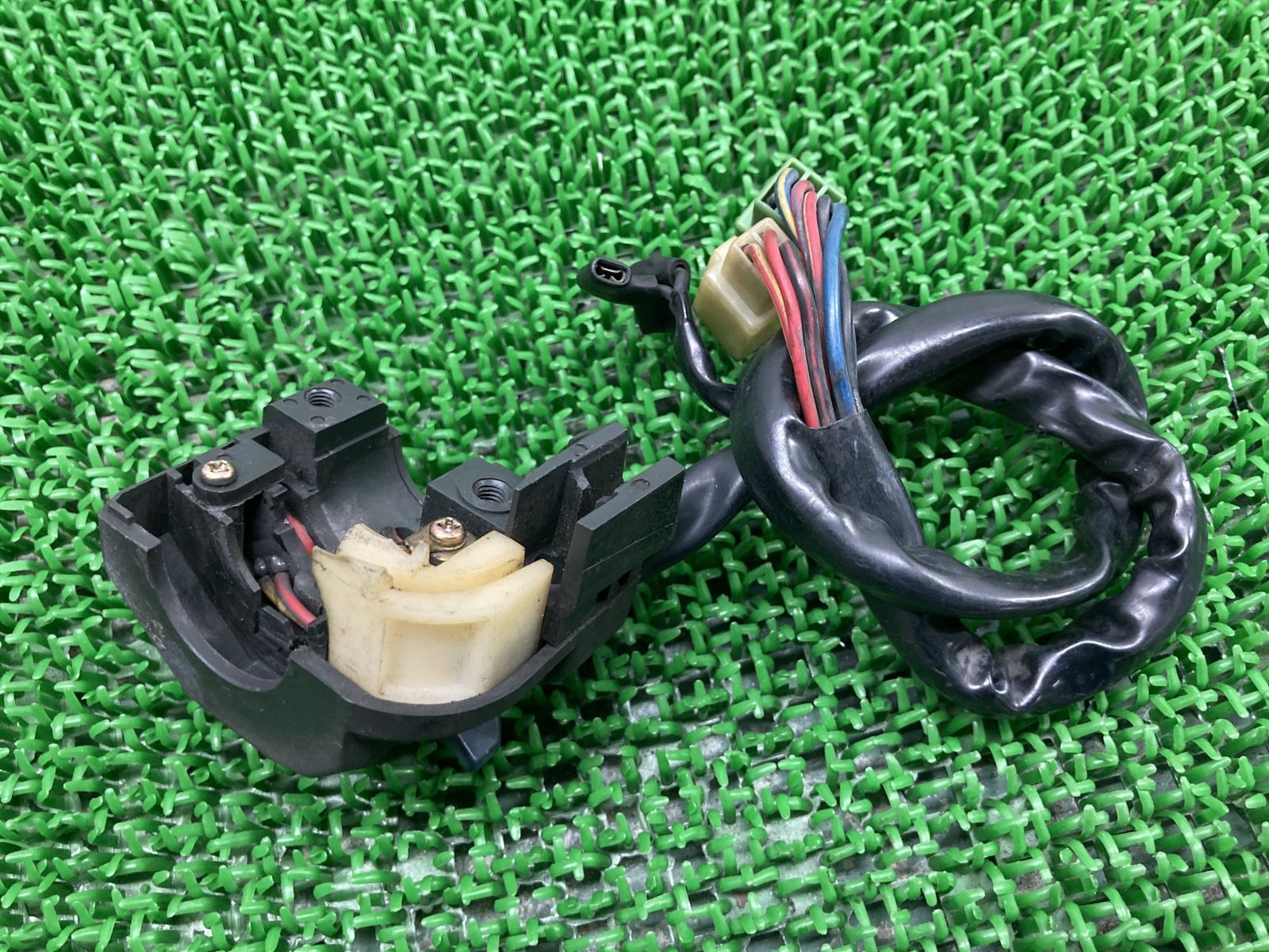 GPZ900R ハンドルスイッチ 左 カワサキ 純正 中古 バイク 部品 ZX900A