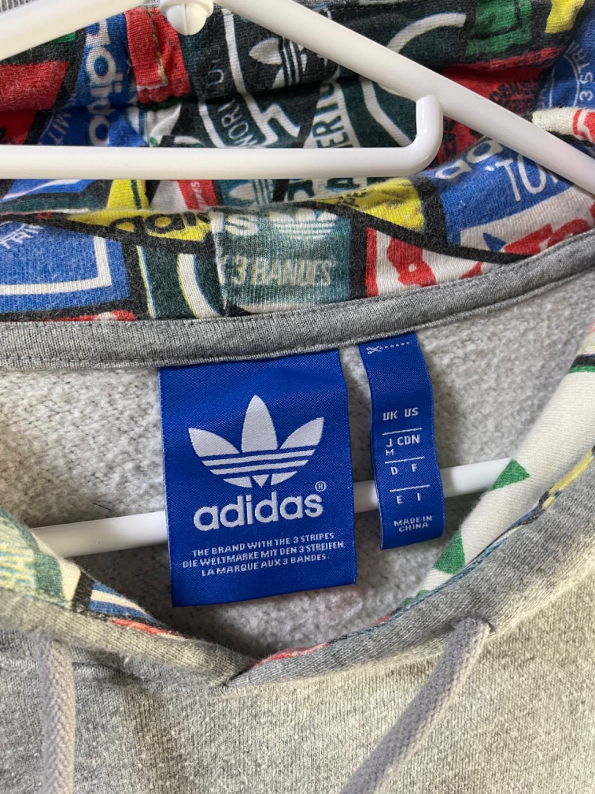 adidas ビッグロゴ トレフォイル アディダスオリジナルス プルオーバーパーカー フーディ 総柄 希少アイテム - メルカリShops