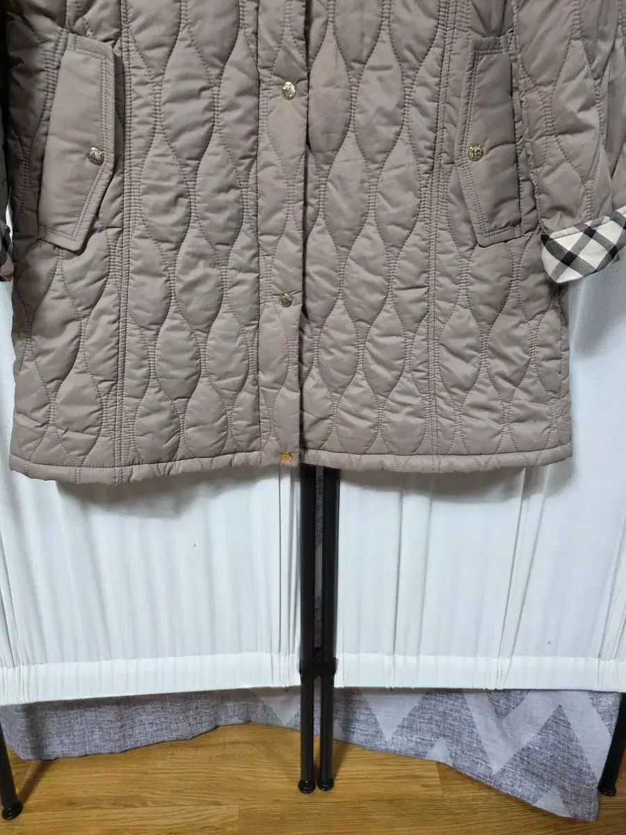 DAKS レディース軽量キルティングハーフコート