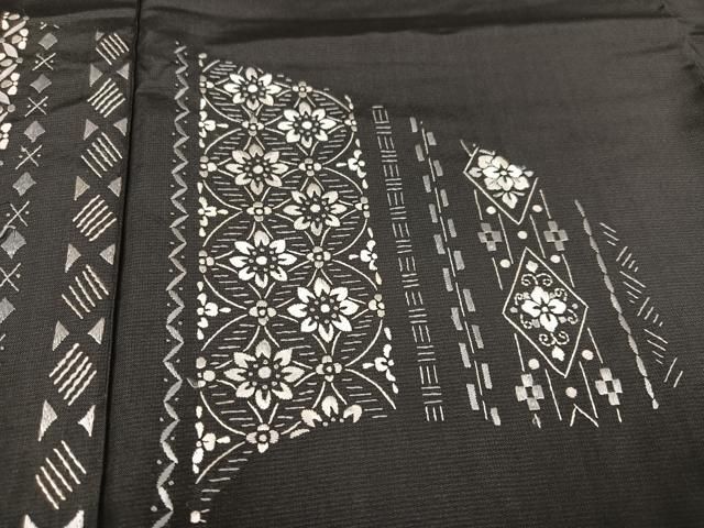 平和屋着物○本場染大島紬 刺繍 花唐草文 黒地 正絹 逸品 AAAW0005ph