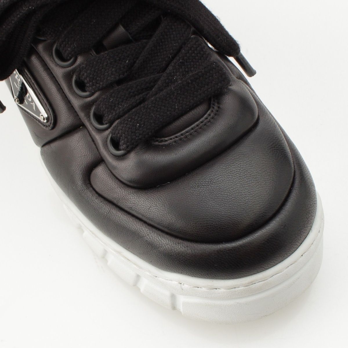 パデッド スニーカー