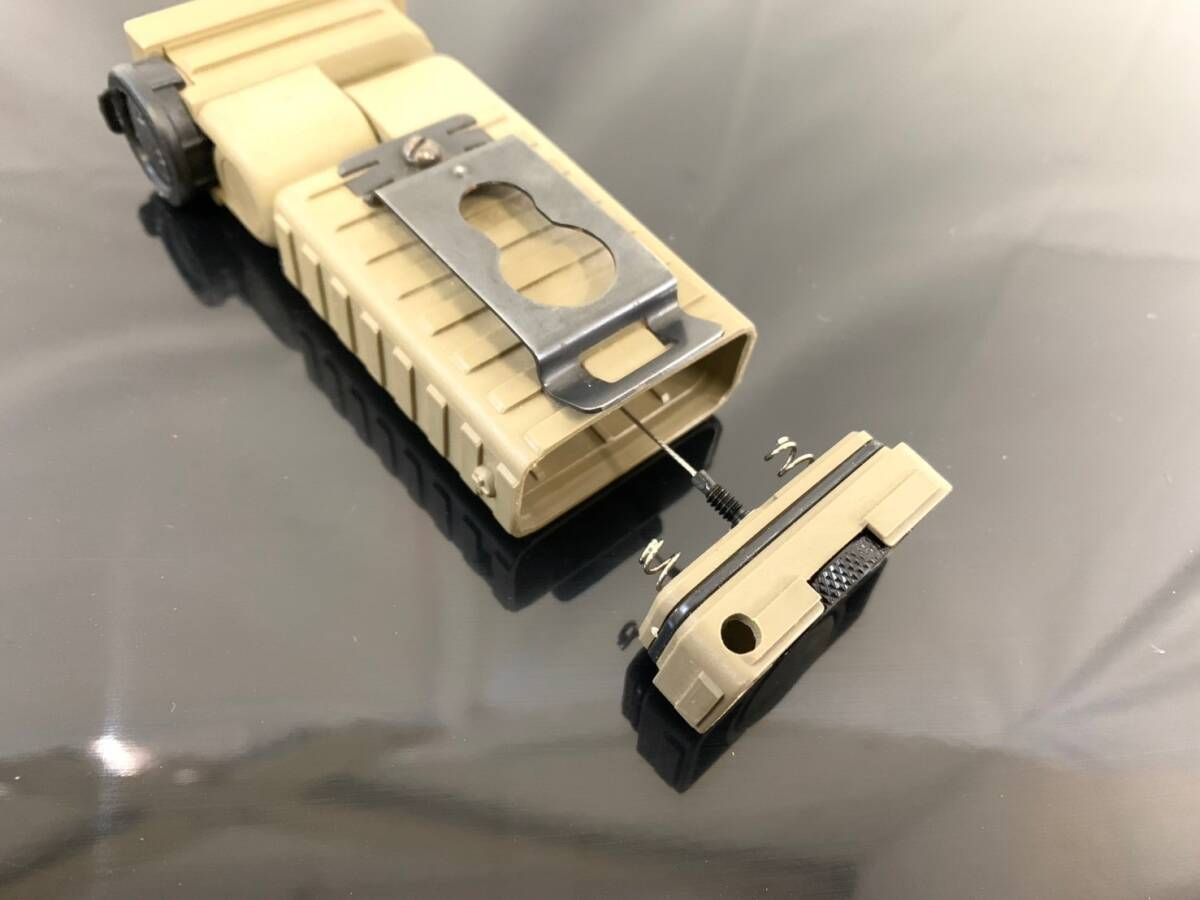 米軍放出品】☆ タクティカルライト フラッシュライト 懐中電灯