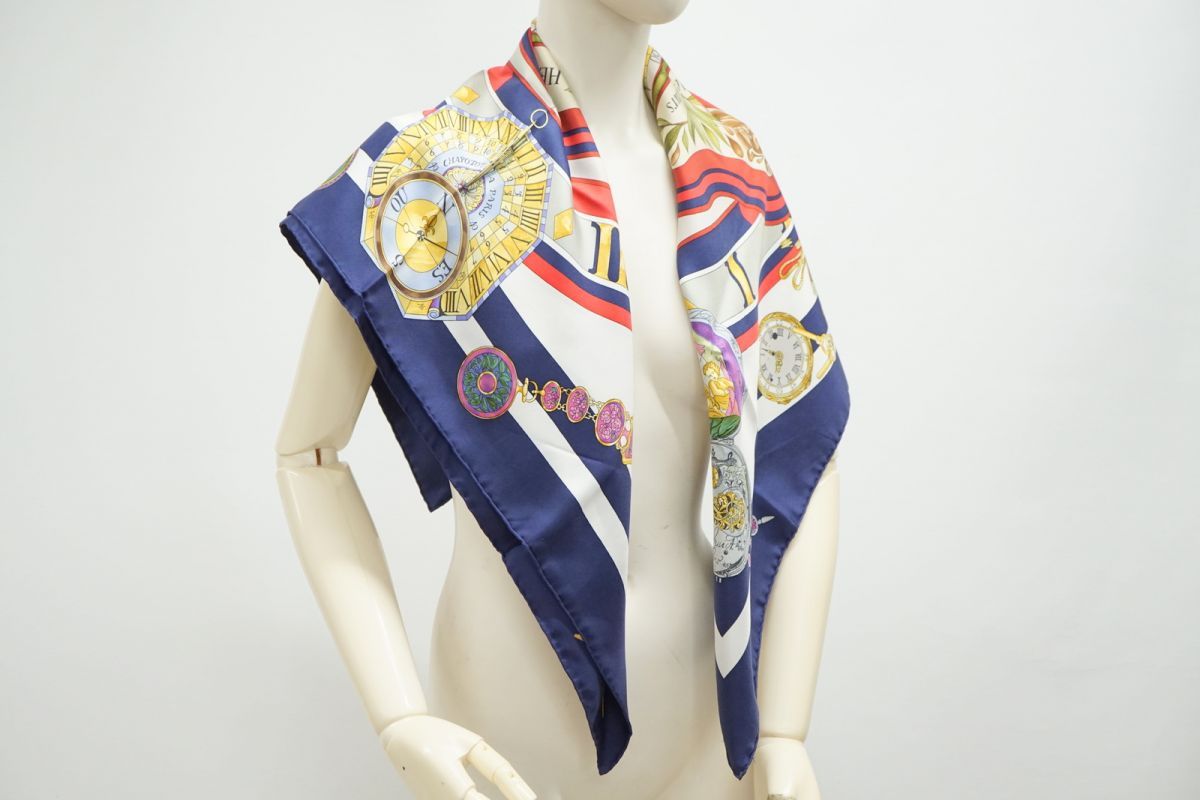 【美品✨️】HERMES LESVOITURESカレ９０スカーフストールショール エルメス カレ90 大判 スカーフ parmi les fleurs je compt 花の