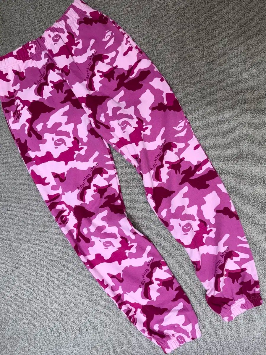 A BATHING APE アベイシングエイプ ピンクカモ スウェット パンツ