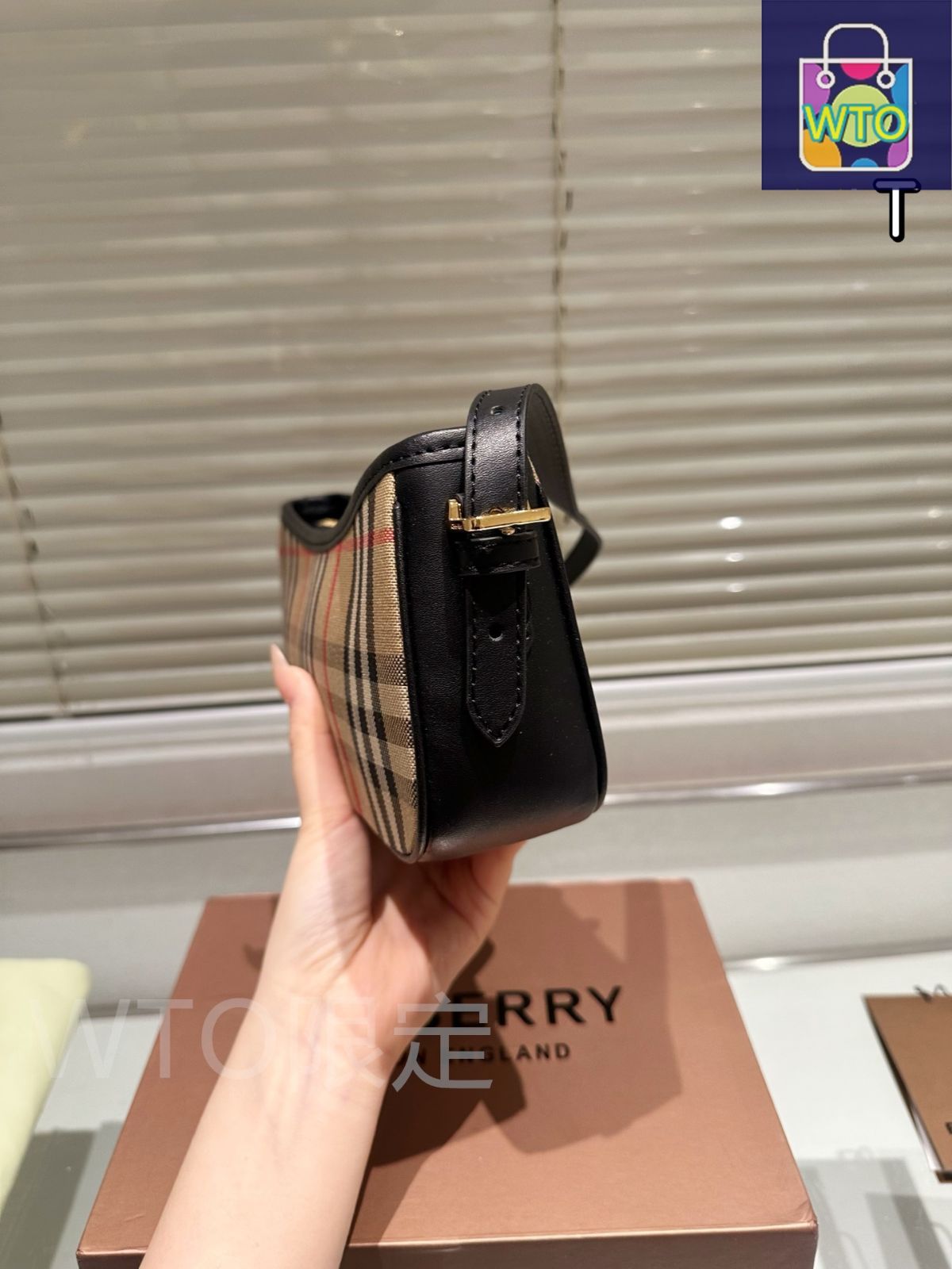 BURBERRY アームカバー 黒 グラフィックプリント　リカルド　最終お値下げ BURBERRY アームカバー 黒 グラフィックプリント リカルド 最終