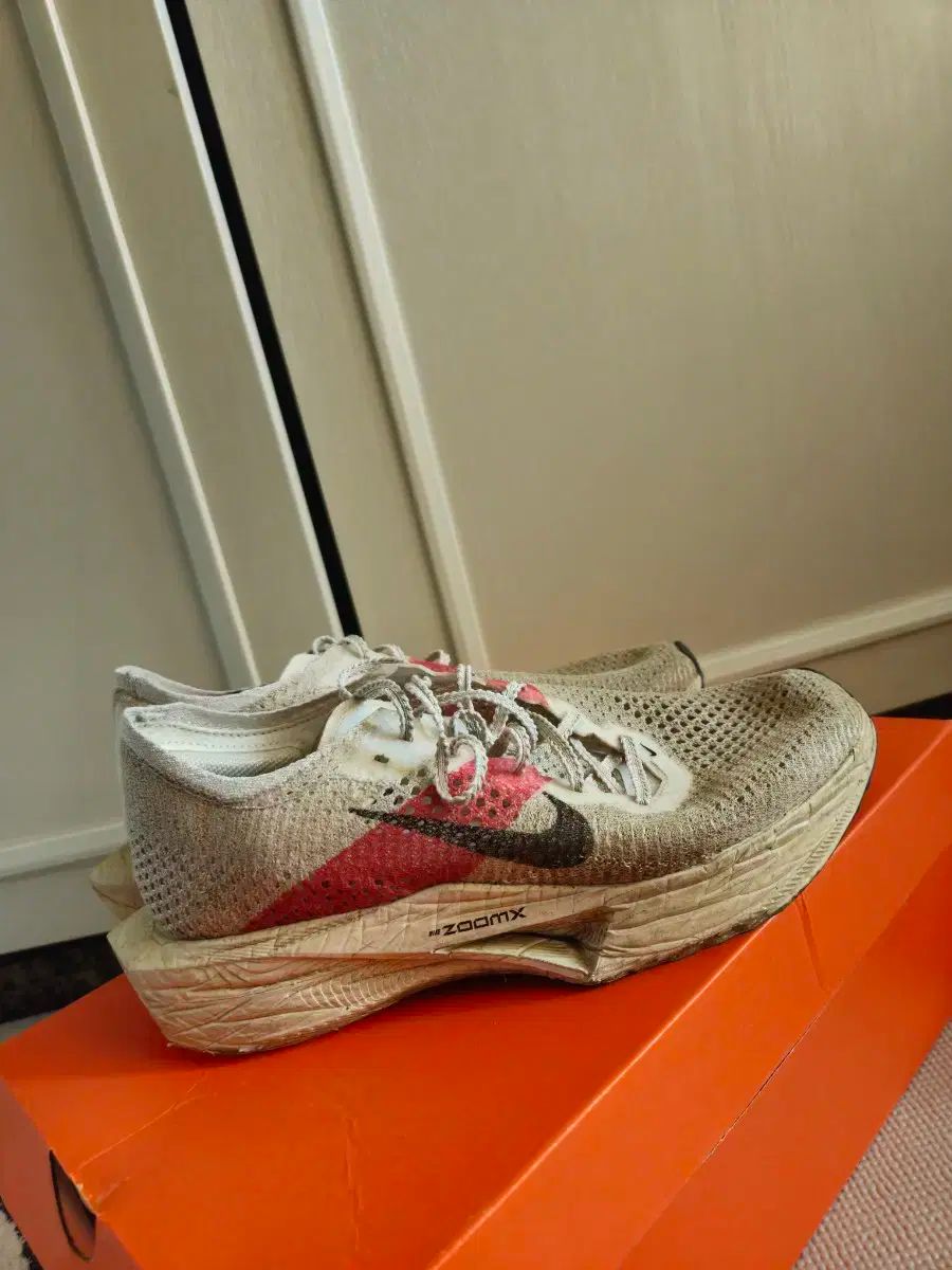 NIKE(ナイキ) ヴェイパーフライ 最新 3 255 NIKE(ナイキ) ヴェイパー