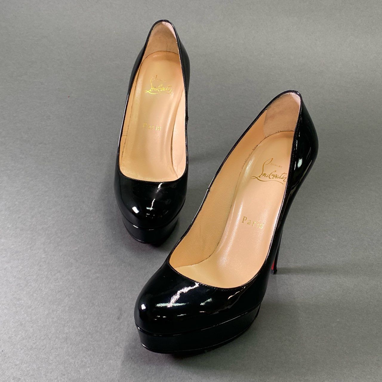 美品】クリスチャンルブタン パンプス 黒 エナメル（1e16 《美品