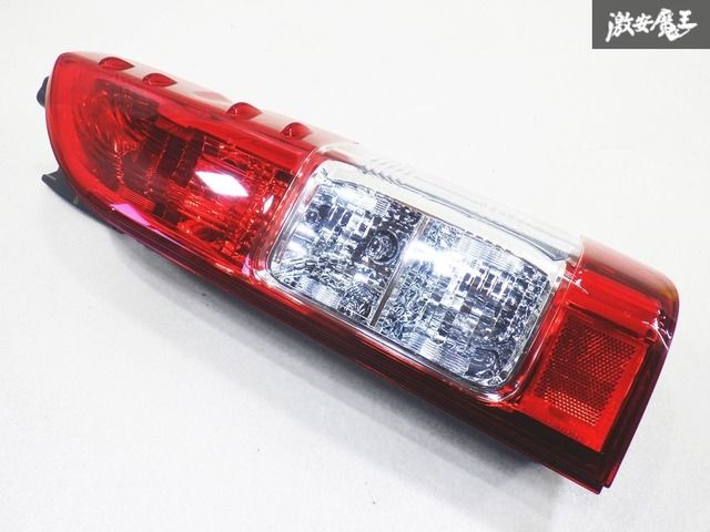 新車取り外し テールランプ 赤 クリア 左右セット ハイエース 純正品 新車取り外し テールランプ 赤 クリア 左右セット ハイエース