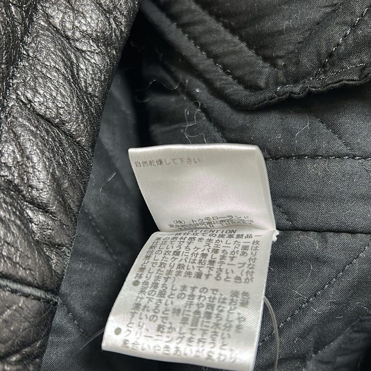 - 黒