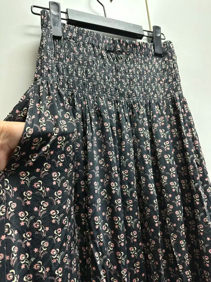 ヴァネッサ スカート