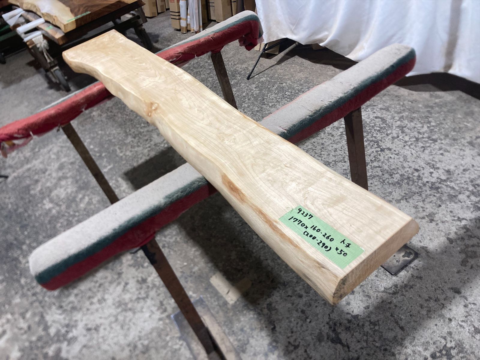 トチ9237 トチの木 一枚板無垢 乾燥材 1770x160-260x50mm カウンター 框 棚 テレビ台 カウンター 窓台 橡 栃