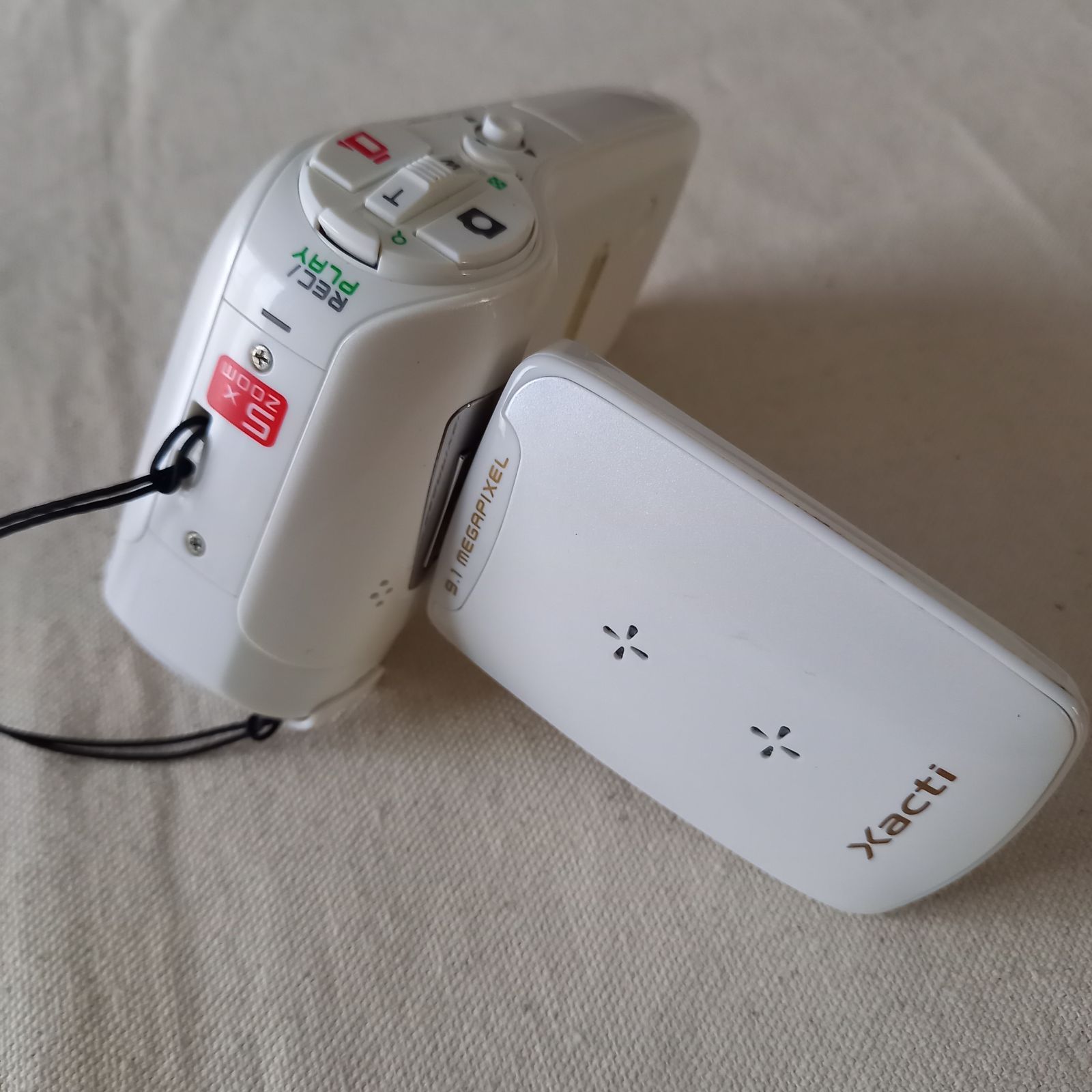 デジタルムービーカメラ SANYO Xacti DMX-CG9(W) ホワイト - メルカリ