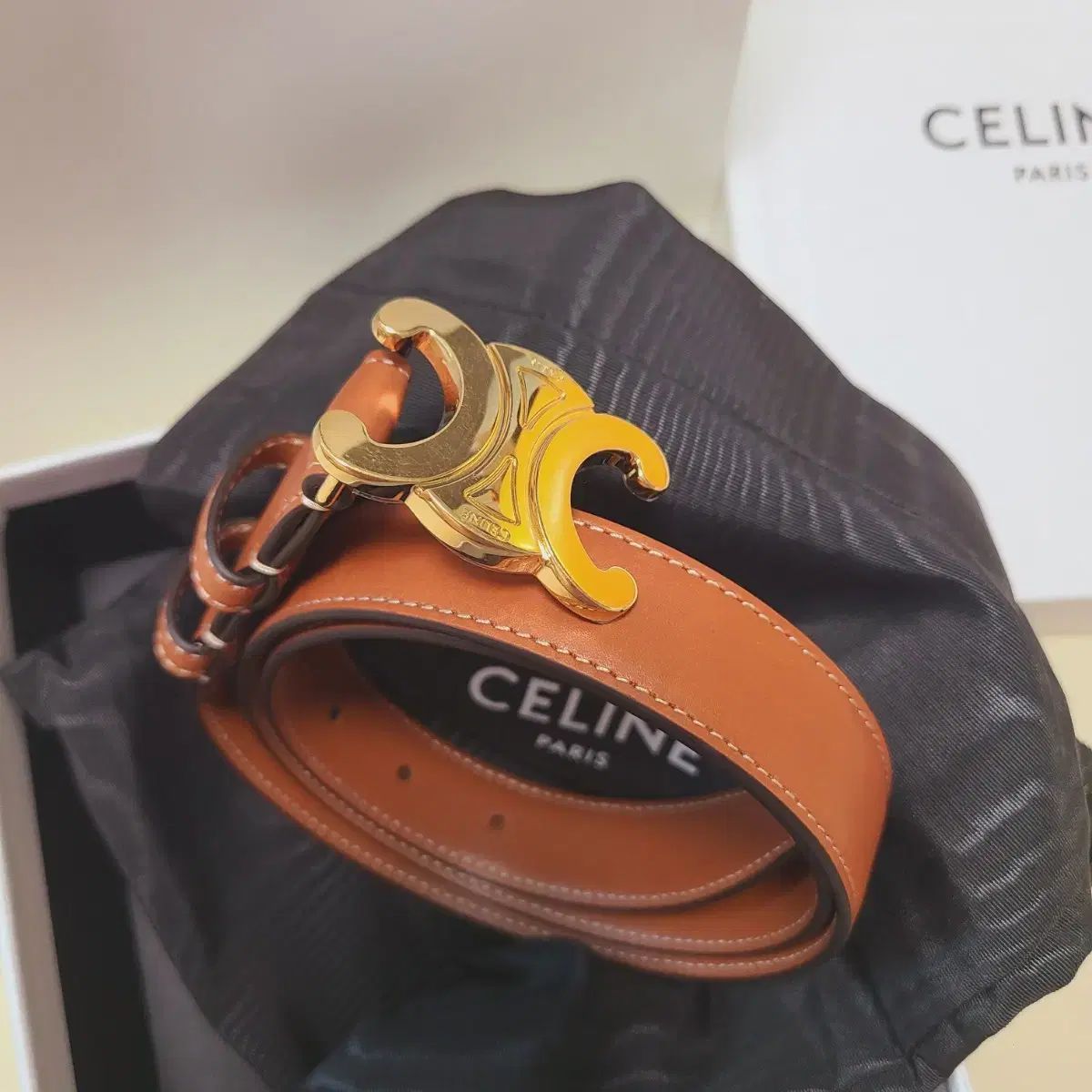 Celine(セリーヌ) トリオンフ ベルト 中 25MM 85 サイズ 出品