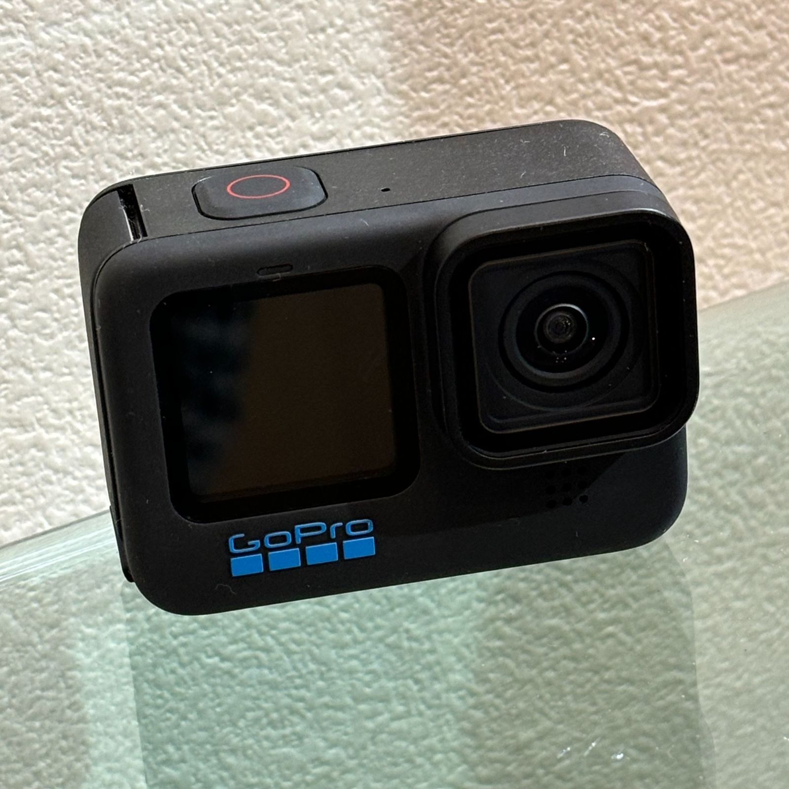 ΩNA632 未使用！極美品！GoPro ゴープロ HERO 10 BLACK 充電器など付属品付き コンパクト 便利 - メルカリ