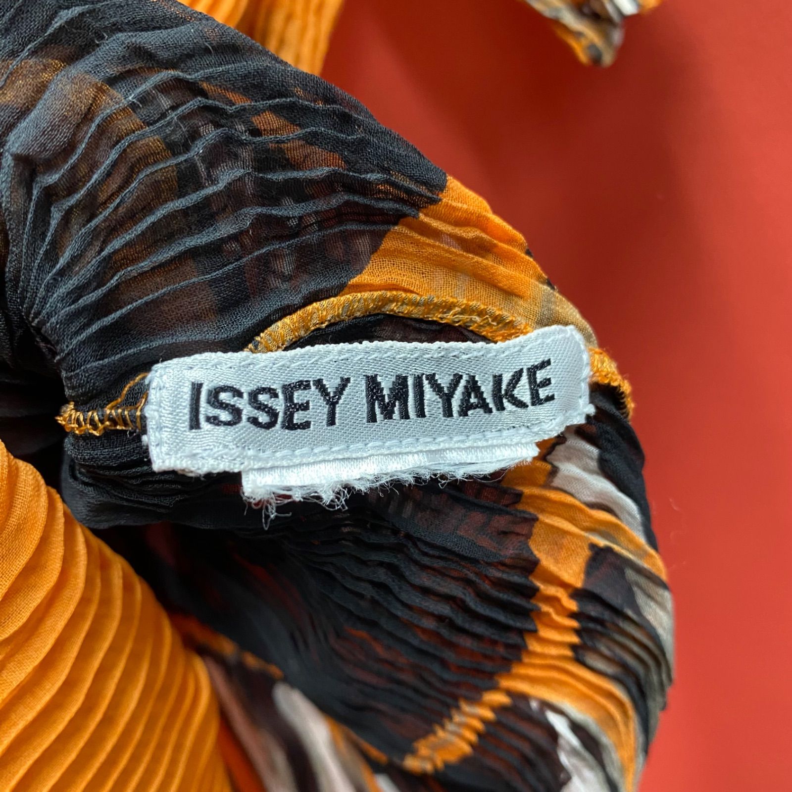 プリーツ Tシャツ