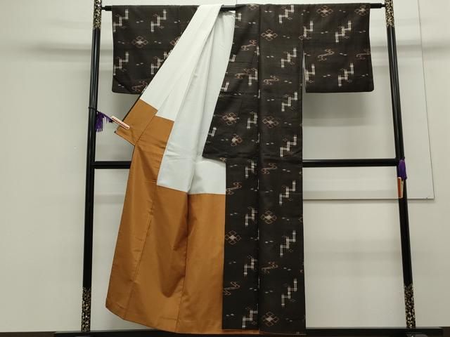平和屋着物○国指定重要無形文化財 本場久米島紬 手織 吉祥文 正絹  