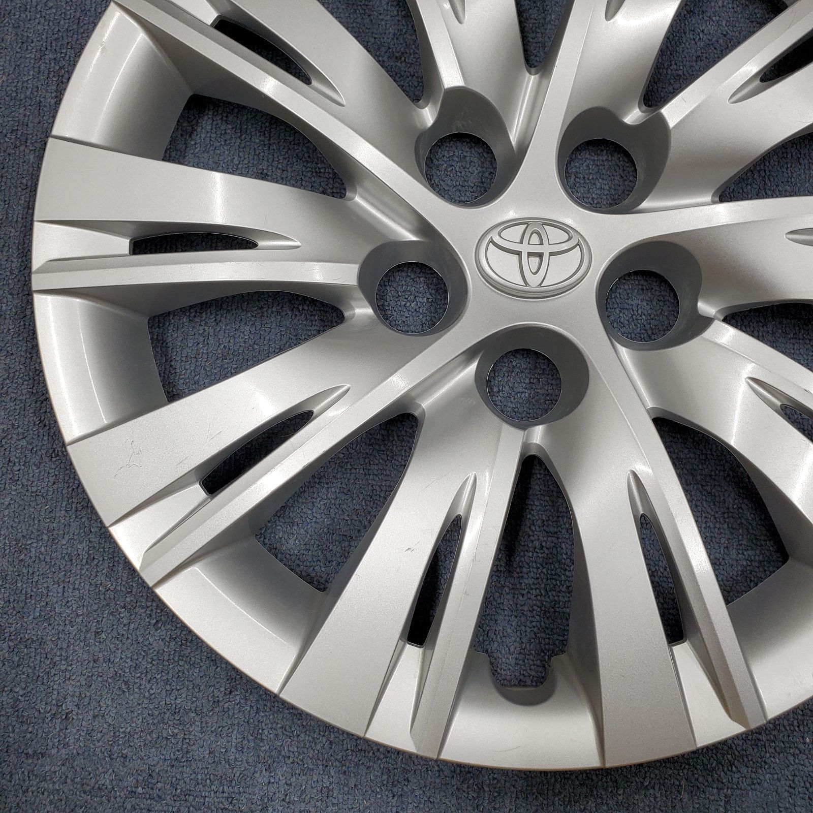 AXVH70・70系・カムリ・鉄ホイール・ホイルキャップ・新車外し 予約商品 トヨタ車 カムリ70系用 高耐久金属製キャリパーカバー